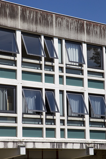 Détail de façade postérieure - ouest - de l'externat. © Sonia Dourlot / Région Bourgogne-Franche-Comté, Inventaire du patrimoine - 2014