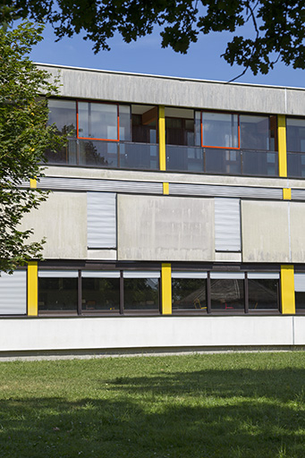 Détail de la façade ouest de l'internat de garçons - externat. © Sonia Dourlot / Région Bourgogne-Franche-Comté, Inventaire du patrimoine - 2014