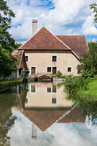 Vue d'ensemble depuis l'amont (cadrage vertical). © Jérôme Mongreville / Région Bourgogne-Franche-Comté, Inventaire du patrimoine - 2014