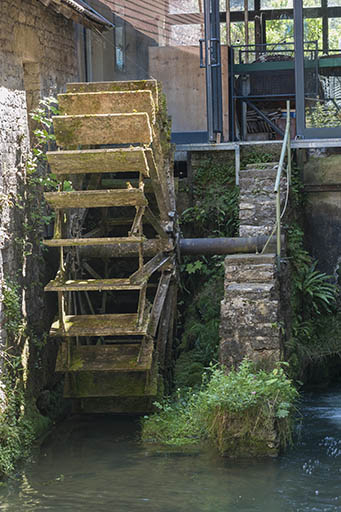 La roue hydraulique en-dessous. © Jérôme Mongreville / Région Bourgogne-Franche-Comté, Inventaire du patrimoine - 2014