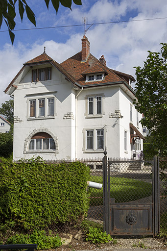 Vue d'ensemble, depuis le sud-est. © Sonia Dourlot / Région Bourgogne-Franche-Comté, Inventaire du patrimoine - 2014
