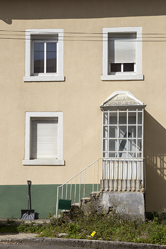 Façade antérieure : entrée. © Sonia Dourlot / Région Bourgogne-Franche-Comté, Inventaire du patrimoine - 2014 Façade antérieure : entrée. © Sonia Dourlot / Région Bourgogne-Franche-Comté, Inventaire du patrimoine - 2014