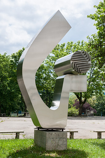 Sculpture d'Edgard Pillet face nord. © Jérôme Mongreville / Région Bourgogne-Franche-Comté, Inventaire du patrimoine - 2014 Sculpture d'Edgard Pillet face nord. © Jérôme Mongreville / Région Bourgogne-Franche-Comté, Inventaire du patrimoine - 2014