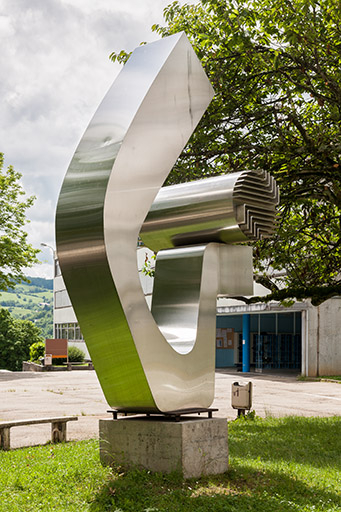 Sculpture d'Edgard Pillet vue du nord-est. © Jérôme Mongreville / Région Bourgogne-Franche-Comté, Inventaire du patrimoine - 2014 Sculpture d'Edgard Pillet vue du nord-est. © Jérôme Mongreville / Région Bourgogne-Franche-Comté, Inventaire du patrimoine - 2014