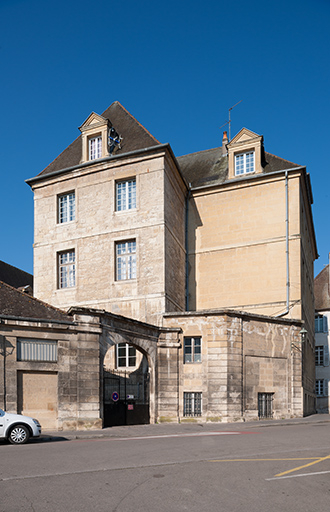 Externat : entrée, rue des Boucheries. © Jérôme Mongreville / Région Bourgogne-Franche-Comté, Inventaire du patrimoine - 2014 Externat : entrée, rue des Boucheries. © Jérôme Mongreville / Région Bourgogne-Franche-Comté, Inventaire du patrimoine - 2014
