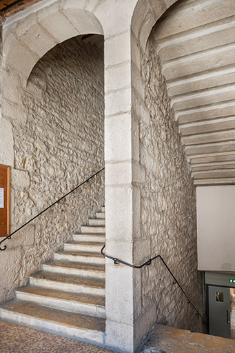 Escalier de pierre intérieur. © Jérôme Mongreville / Région Bourgogne-Franche-Comté, Inventaire du patrimoine - 2014 Escalier de pierre intérieur. © Jérôme Mongreville / Région Bourgogne-Franche-Comté, Inventaire du patrimoine - 2014