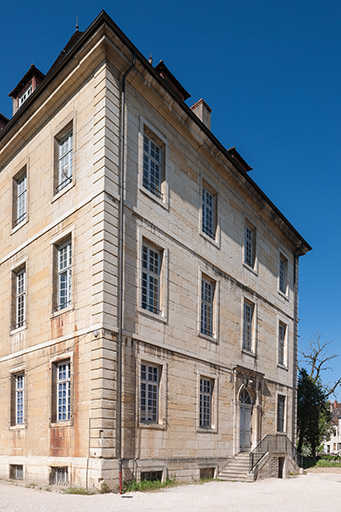 Ancien hôpital de la Charité, actuellement internat, pignon Est. © Jérôme Mongreville / Région Bourgogne-Franche-Comté, Inventaire du patrimoine - 2014 Ancien hôpital de la Charité, actuellement internat, pignon Est. © Jérôme Mongreville / Région Bourgogne-Franche-Comté, Inventaire du patrimoine - 2014