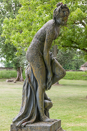 Vénus au bain , vue de profil. © Jérôme Mongreville / Région Bourgogne-Franche-Comté, Inventaire du patrimoine - 2014 Vénus au bain , vue de profil. © Jérôme Mongreville / Région Bourgogne-Franche-Comté, Inventaire du patrimoine - 2014