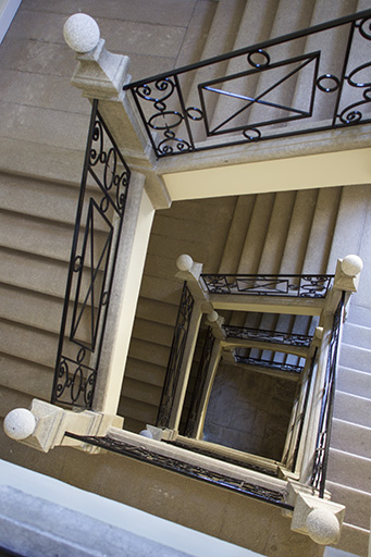 Escalier monumental : vue du dessus, détail des ferroneries. © Sonia Dourlot / Région Bourgogne-Franche-Comté, Inventaire du patrimoine - 2014