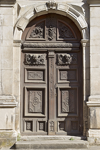Site des oratoriens : porte dite porte des anges, vue rapprochée. © Sonia Dourlot / Région Bourgogne-Franche-Comté, Inventaire du patrimoine - 2014 Site des oratoriens : porte dite porte des anges, vue rapprochée. © Sonia Dourlot / Région Bourgogne-Franche-Comté, Inventaire du patrimoine - 2014
