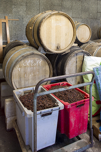 Dans le chai. © Sonia Dourlot / Région Bourgogne-Franche-Comté, Inventaire du patrimoine - 2014