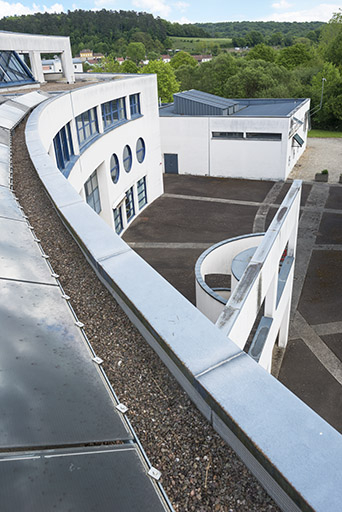 Détail de la toiture de l'externat sur cour et vue sur l'escalier. © Mary Ruffinoni / Région Bourgogne-Franche-Comté, Inventaire du patrimoine - 2014