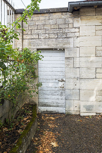 Détail de porte d'entrée au sud-est de l'ancien corps de garde. © Mary Ruffinoni / Région Bourgogne-Franche-Comté, Inventaire du patrimoine - 2014