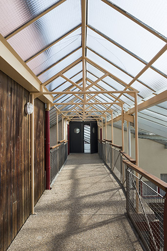 Liaison couverte au dessus du foyer. © Mary Ruffinoni / Région Bourgogne-Franche-Comté, Inventaire du patrimoine - 2014