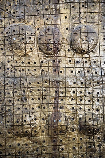 Détail de surface d'un totem. © Mary Ruffinoni / Région Bourgogne-Franche-Comté, Inventaire du patrimoine - 2014