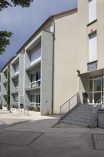 Détail des façades ouest de l'externat et entrée de l'internat, sur cour. © Jérôme Mongreville / Région Bourgogne-Franche-Comté, Inventaire du patrimoine - 2014