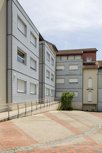 Détail de l'extrémité sud de la cour, bordée par l'internat. © Jérôme Mongreville / Région Bourgogne-Franche-Comté, Inventaire du patrimoine - 2014