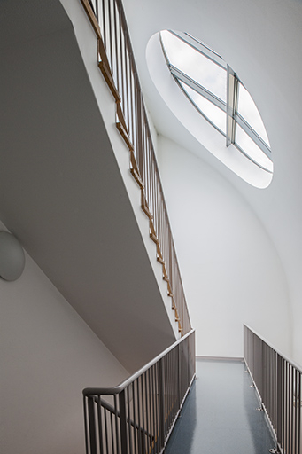 Détail d'escalier dans le bâtiment sud : hôtel d'application. © Jérôme Mongreville / Région Bourgogne-Franche-Comté, Inventaire du patrimoine - 2015