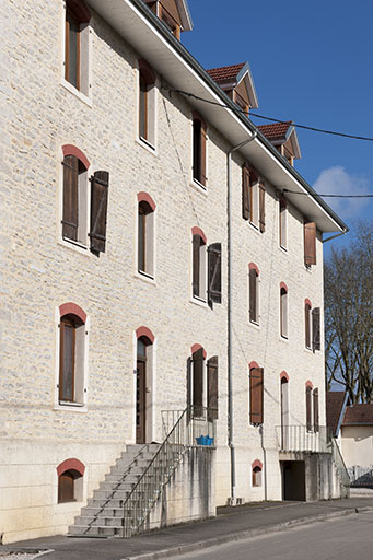 Immeuble de logements. Façade antérieure vue de trois quarts. © Jérôme Mongreville / Région Bourgogne-Franche-Comté, Inventaire du patrimoine - 2015