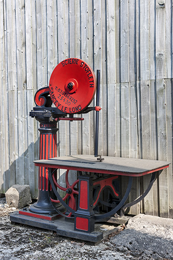 Scie à ruban Perrin (Paris), déposée. © Jérôme Mongreville / Région Bourgogne-Franche-Comté, Inventaire du patrimoine - 2015 Scie à ruban Perrin (Paris), déposée. © Jérôme Mongreville / Région Bourgogne-Franche-Comté, Inventaire du patrimoine - 2015