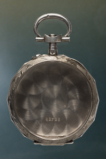 Boîte de la société Lévy Frères : vue de face côté verre. © Sonia Dourlot / Région Bourgogne-Franche-Comté, Inventaire du patrimoine - 2015