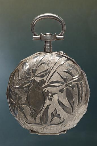 Boîte de la société Lévy Frères : vue de face côté fond. © Sonia Dourlot / Région Bourgogne-Franche-Comté, Inventaire du patrimoine - 2015