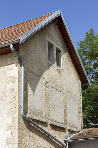 Mur pignon nord-est et ses fenêtres. © Sonia Dourlot / Région Bourgogne-Franche-Comté, Inventaire du patrimoine - 2015 Mur pignon nord-est et ses fenêtres. © Sonia Dourlot / Région Bourgogne-Franche-Comté, Inventaire du patrimoine - 2015