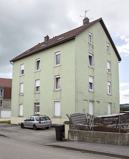 Façades antérieure et latérale droite. © Sonia Dourlot / Région Bourgogne-Franche-Comté, Inventaire du patrimoine - 2015