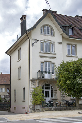 Façade latérale gauche : avant-corps gauche. © Sonia Dourlot / Région Bourgogne-Franche-Comté, Inventaire du patrimoine - 2015 Façade latérale gauche : avant-corps gauche. © Sonia Dourlot / Région Bourgogne-Franche-Comté, Inventaire du patrimoine - 2015