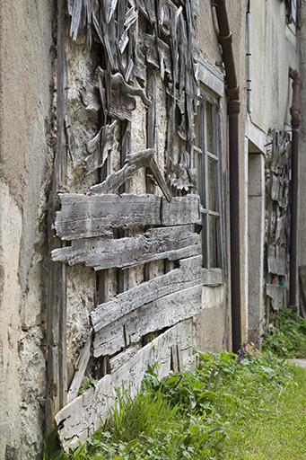 Façade postérieure : support de l'essentage de tavaillons, vu en enfilade. © Sonia Dourlot / Région Bourgogne-Franche-Comté, Inventaire du patrimoine - 2015