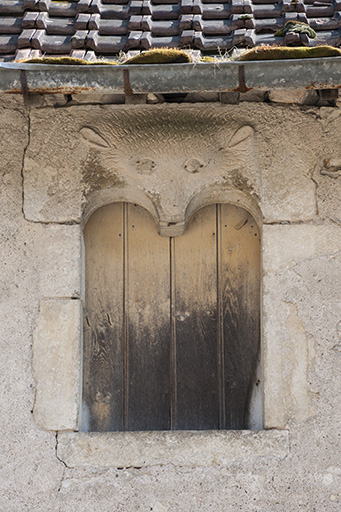 Détail d'une fenêtre du premier étage. © Jérôme Mongreville / Région Bourgogne-Franche-Comté, Inventaire du patrimoine - 2015