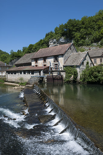 Vue d'ensemble depuis la tête amont du barrage. © Jérôme Mongreville / Région Bourgogne-Franche-Comté, Inventaire du patrimoine - 2015 Vue d'ensemble depuis la tête amont du barrage. © Jérôme Mongreville / Région Bourgogne-Franche-Comté, Inventaire du patrimoine - 2015