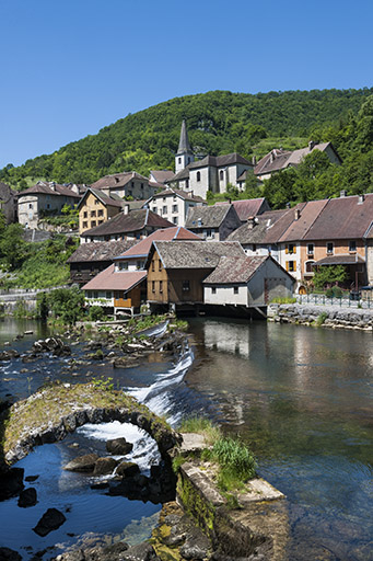 Vue générale, avec le village au second plan. © Jérôme Mongreville / Région Bourgogne-Franche-Comté, Inventaire du patrimoine - 2015