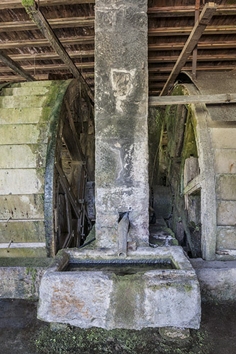 Les roues hydrauliques des martinets de part et d'autre du pilier central. © Jérôme Mongreville / Région Bourgogne-Franche-Comté, Inventaire du patrimoine - 2015