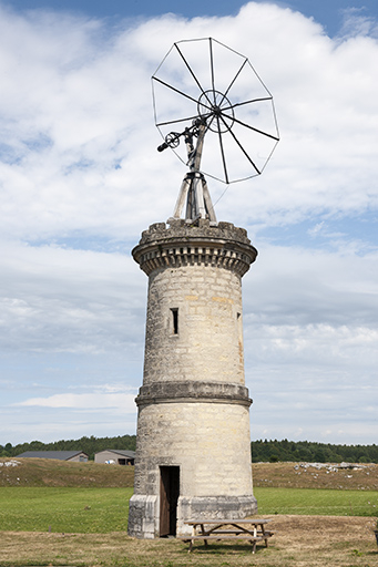 Vue d'ensemble depuis le sud-est. © Jérôme Mongreville / Région Bourgogne-Franche-Comté, Inventaire du patrimoine - 2015