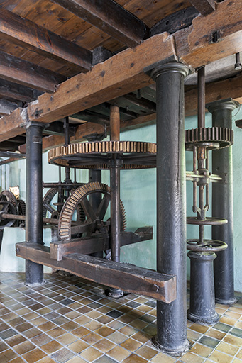 Beffroi (est) d'une paire de meules. © Jérôme Mongreville / Région Bourgogne-Franche-Comté, Inventaire du patrimoine - 2015 Beffroi (est) d'une paire de meules. © Jérôme Mongreville / Région Bourgogne-Franche-Comté, Inventaire du patrimoine - 2015