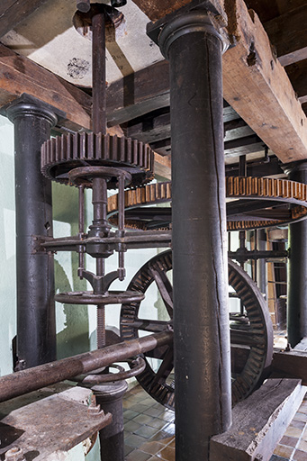 Beffroi est. Détail de la transmission. © Jérôme Mongreville / Région Bourgogne-Franche-Comté, Inventaire du patrimoine - 2015 Beffroi est. Détail de la transmission. © Jérôme Mongreville / Région Bourgogne-Franche-Comté, Inventaire du patrimoine - 2015