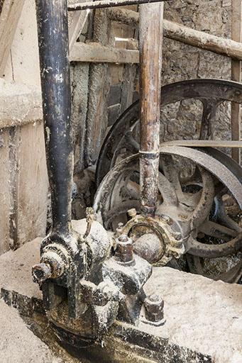 Bielle de transmission de l'axe secondaire (étage de soubassement) au châssis de scie. © Jérôme Mongreville / Région Bourgogne-Franche-Comté, Inventaire du patrimoine - 2015