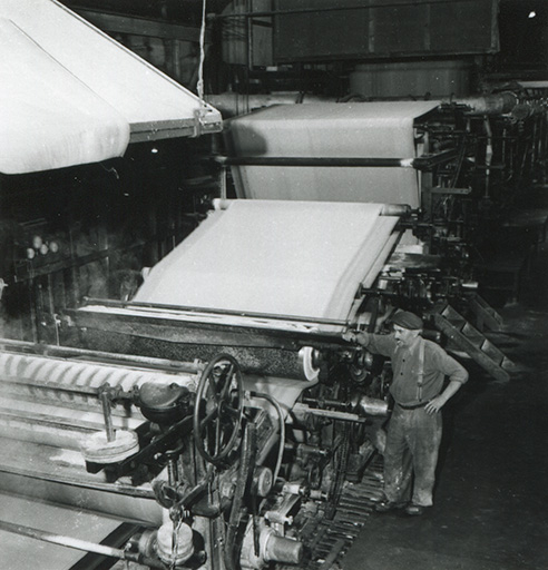 La machine à papier, photogr., s.d. [3e quart 20e siècle]. © Léa Huguenin-Vuillemin / Région Bourgogne-Franche-Comté, Inventaire du patrimoine - 2015
