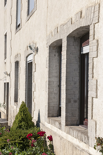 Atelier : fenêtre horlogère de la façade antérieure, vue en enfilade. © Jérôme Mongreville / Région Bourgogne-Franche-Comté, Inventaire du patrimoine - 2015 Atelier : fenêtre horlogère de la façade antérieure, vue en enfilade. © Jérôme Mongreville / Région Bourgogne-Franche-Comté, Inventaire du patrimoine - 2015