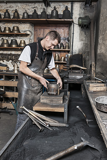 Moulage. Pose du châssis. © Jérôme Mongreville / Région Bourgogne-Franche-Comté, Inventaire du patrimoine - 2015