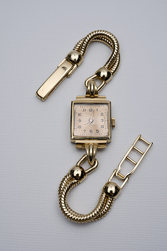 Montre plaquée or, à mouvement Cupillard 55. © Sonia Dourlot / Région Bourgogne-Franche-Comté, Inventaire du patrimoine - 2015