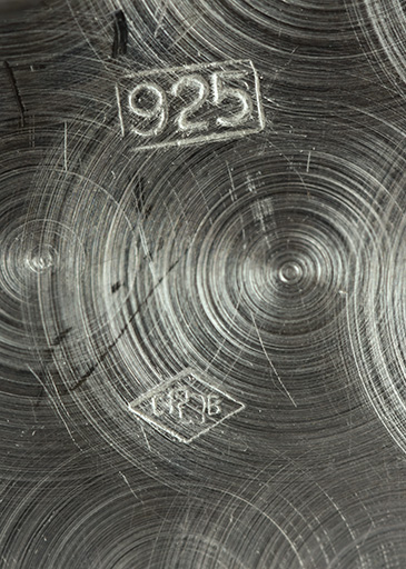 Poinçon d'origine et poinçon de maître de la société Camille Berthet et Fils. © Sonia Dourlot / Région Bourgogne-Franche-Comté, Inventaire du patrimoine - 2015