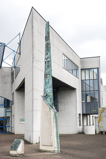 Gnomon et proue de l'entrée. © Mary Ruffinoni / Région Bourgogne-Franche-Comté, Inventaire du patrimoine - 2015