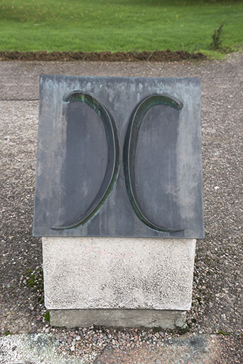 Détail d'une stèle : Pisces. Les poissons. © Mary Ruffinoni / Région Bourgogne-Franche-Comté, Inventaire du patrimoine - 2015