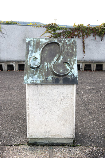 Détail d'une stèle : Leo. Le lion. © Mary Ruffinoni / Région Bourgogne-Franche-Comté, Inventaire du patrimoine - 2015