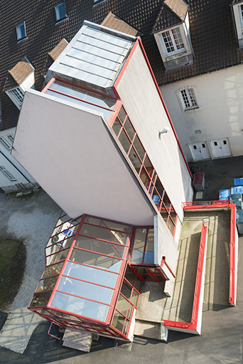 Depuis l'ancien internat, vue de surplomb sur le hall d'accueil de la cantine.  © Mary Ruffinoni / Région Bourgogne-Franche-Comté, Inventaire du patrimoine - 2015
