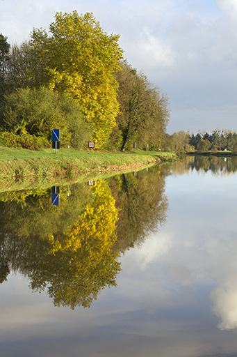 Jonction amont entre la dérivation de Saint-Albin et la Saône. © Sonia Dourlot / Région Bourgogne-Franche-Comté, Inventaire du patrimoine - 2015 Jonction amont entre la dérivation de Saint-Albin et la Saône. © Sonia Dourlot / Région Bourgogne-Franche-Comté, Inventaire du patrimoine - 2015