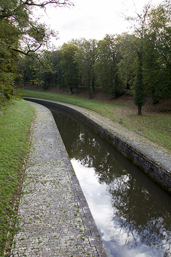 Le canal juste avant de rejoindre la dérivation. © Sonia Dourlot / Région Bourgogne-Franche-Comté, Inventaire du patrimoine - 2015 Le canal juste avant de rejoindre la dérivation. © Sonia Dourlot / Région Bourgogne-Franche-Comté, Inventaire du patrimoine - 2015