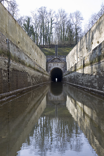 Le souterrain depuis la cuvette du canal. © Sonia Dourlot / Région Bourgogne-Franche-Comté, Inventaire du patrimoine - 2015